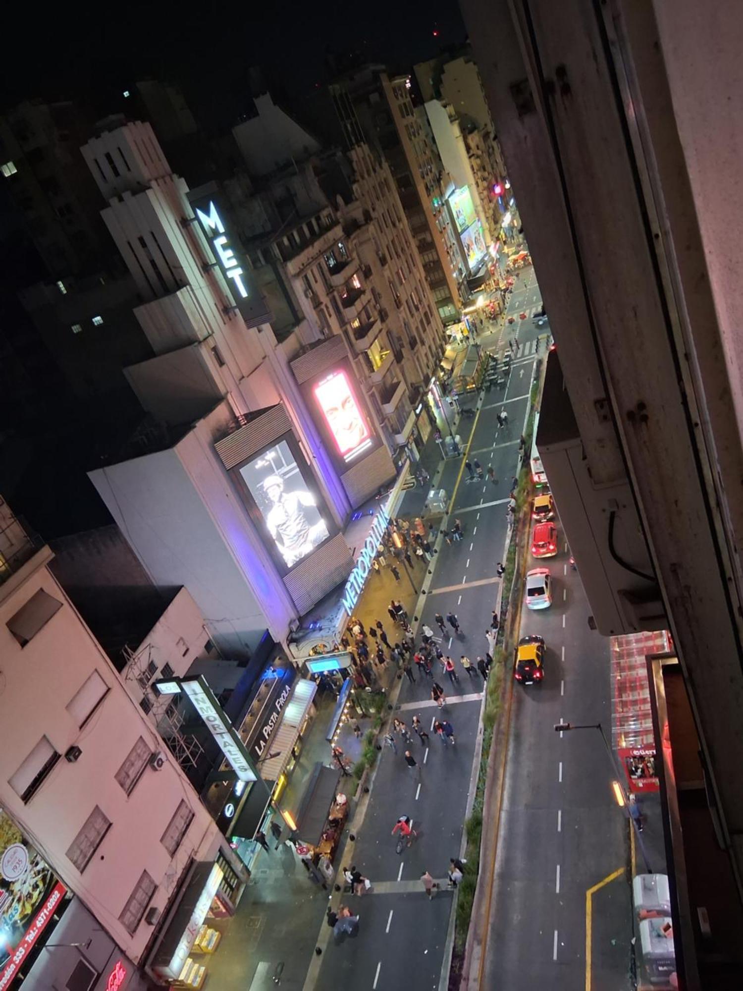 4 Ventanales Sobre La Avenida Corrientes Leilighet Buenos Aires Eksteriør bilde
